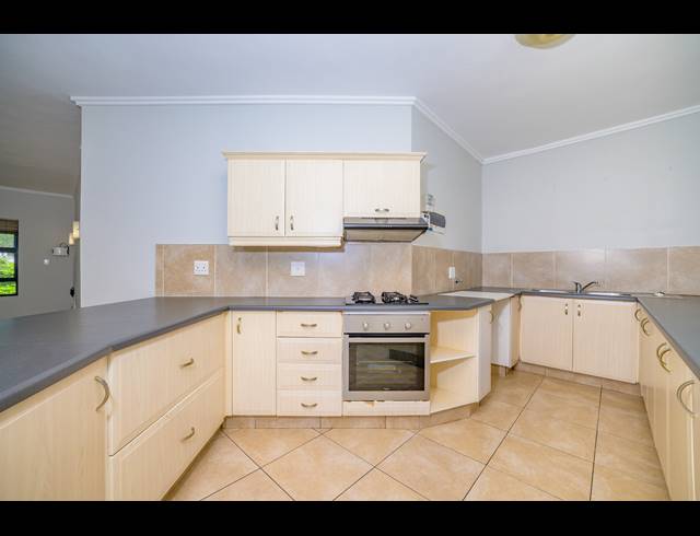 3 BEDROOM APARTMENT FOR SALE IN PALM LAKES ESTATE